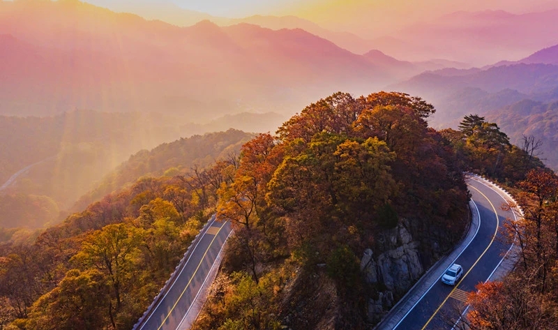 行走金寨中國紅嶺公路，體驗(yàn)華東最美自駕線路